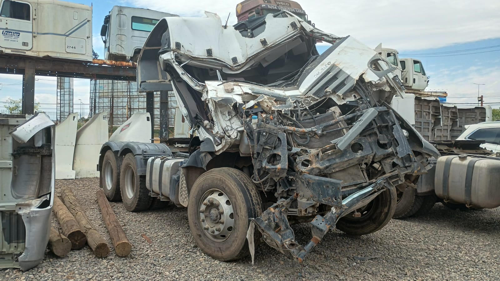 REPUESTOS EN GENREAL Volkswagen CONSTELLATION 25.360 HR 2011  USADO  EN DESARME